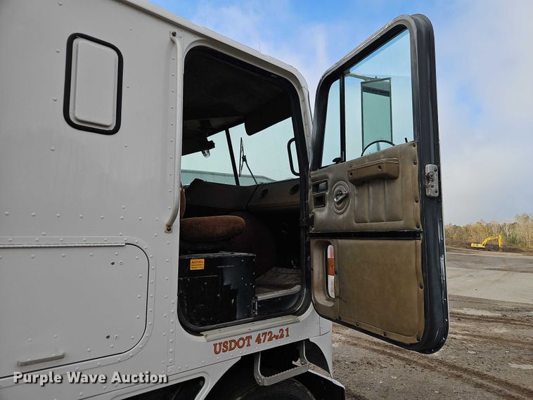 image for item EO4743 1987 International COF-9670 semi truck