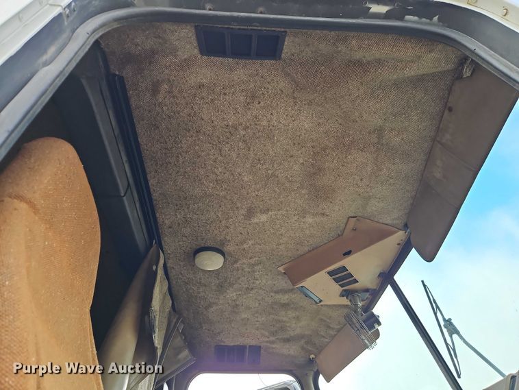 image for item EO4743 1987 International COF-9670 semi truck