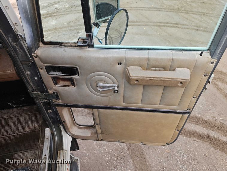 image for item EO4743 1987 International COF-9670 semi truck