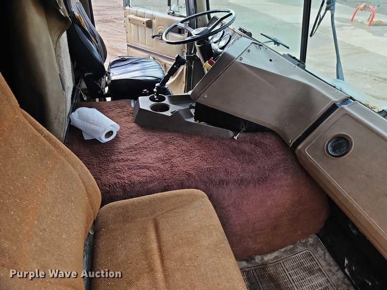 image for item EO4743 1987 International COF-9670 semi truck