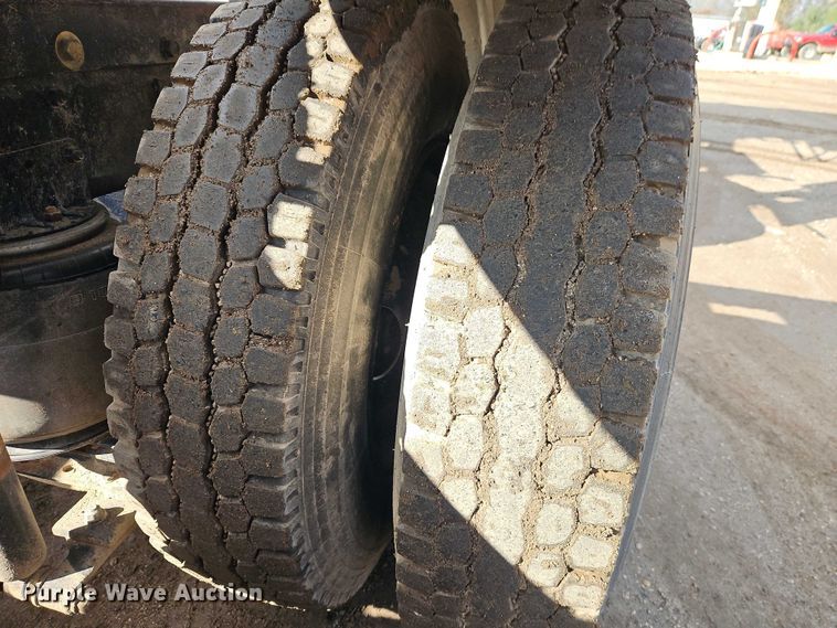 image for item EO4743 1987 International COF-9670 semi truck