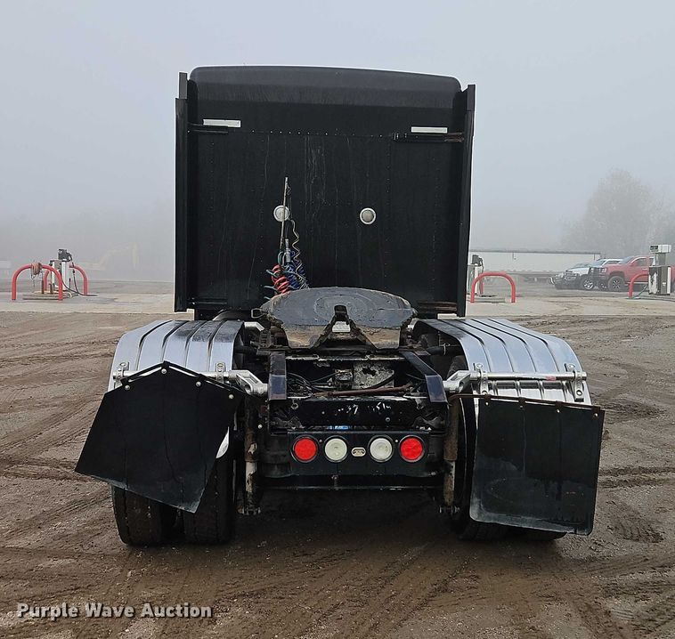 image for item EO4744 2006 Kenworth T600 semi truck