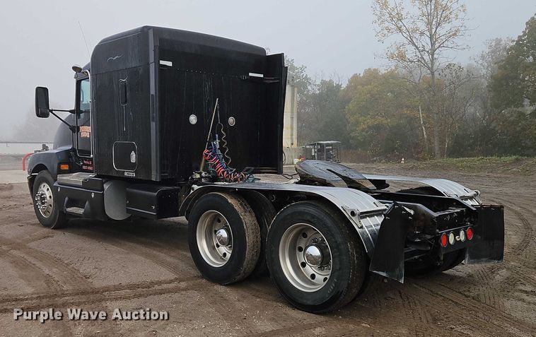 image for item EO4744 2006 Kenworth T600 semi truck