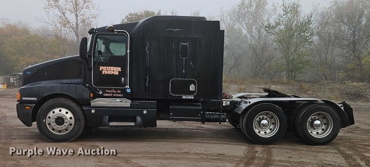 image for item EO4744 2006 Kenworth T600 semi truck