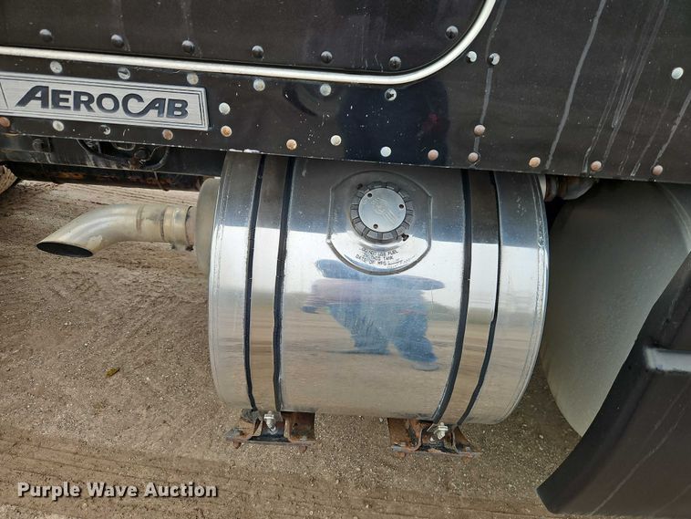 image for item EO4744 2006 Kenworth T600 semi truck