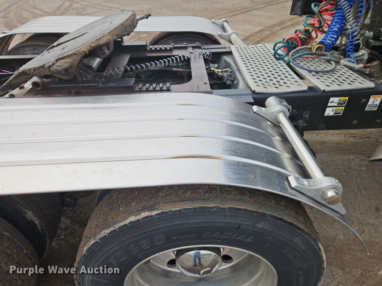 image for item EO4744 2006 Kenworth T600 semi truck