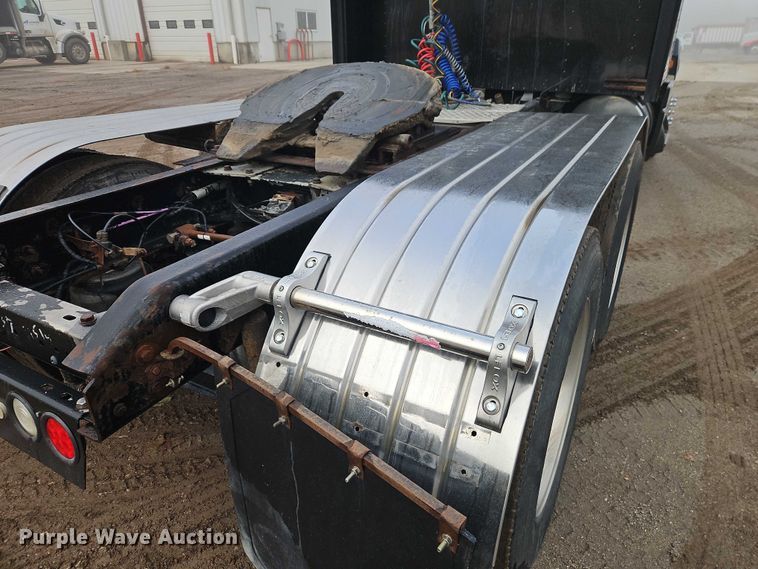 image for item EO4744 2006 Kenworth T600 semi truck