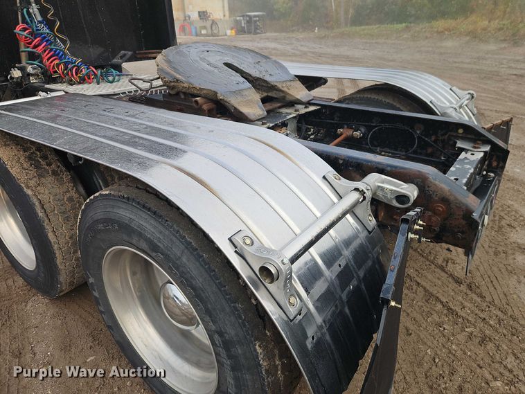 image for item EO4744 2006 Kenworth T600 semi truck