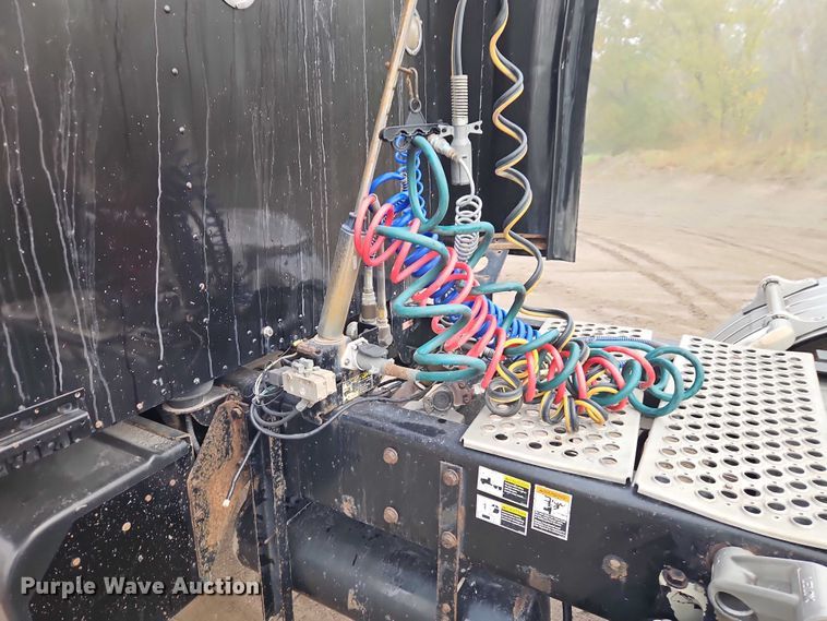 image for item EO4744 2006 Kenworth T600 semi truck