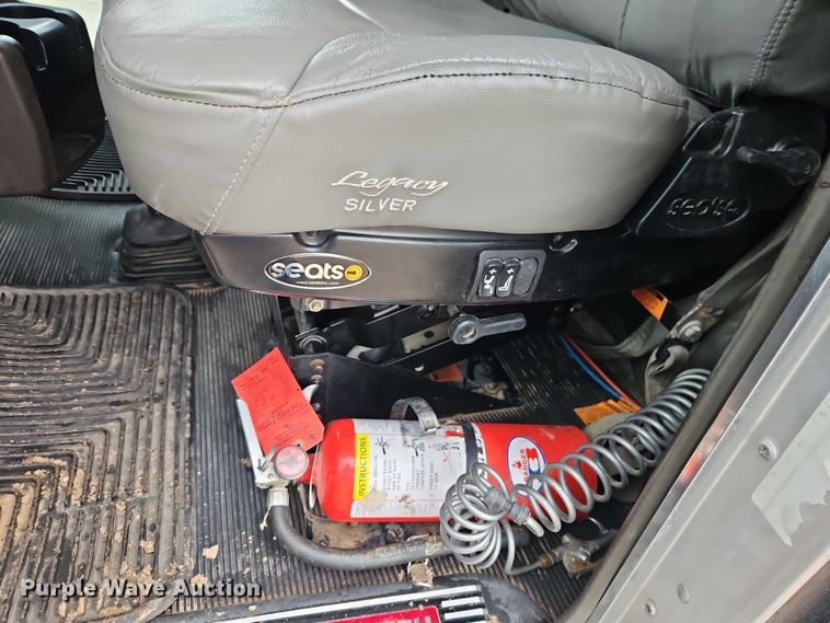 image for item EO4744 2006 Kenworth T600 semi truck