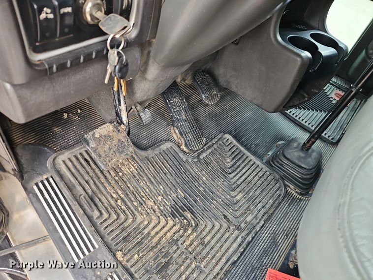 image for item EO4744 2006 Kenworth T600 semi truck