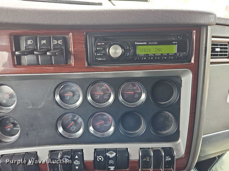 image for item EO4744 2006 Kenworth T600 semi truck