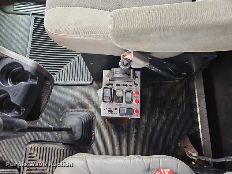 image for item EO4744 2006 Kenworth T600 semi truck