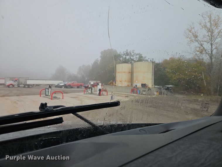 image for item EO4744 2006 Kenworth T600 semi truck