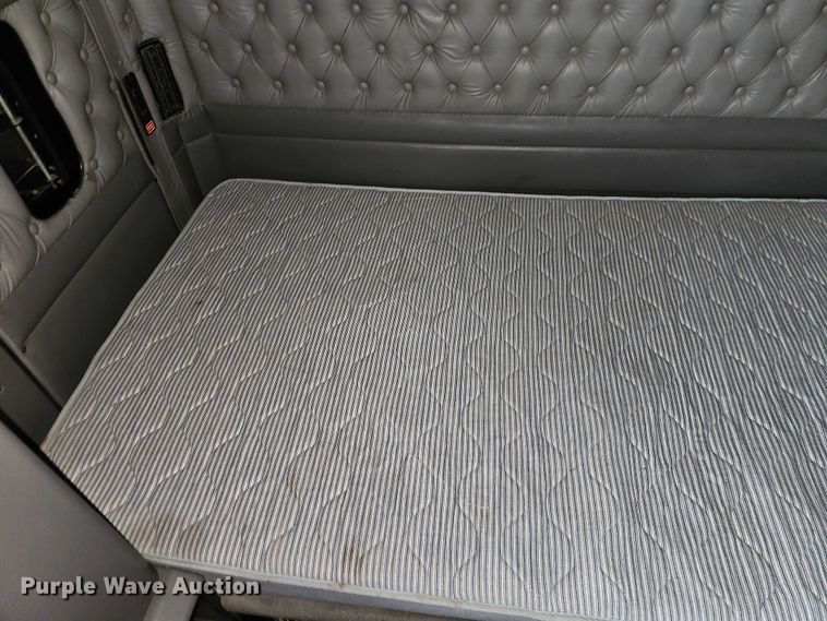 image for item EO4744 2006 Kenworth T600 semi truck