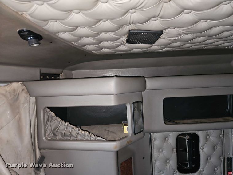 image for item EO4744 2006 Kenworth T600 semi truck