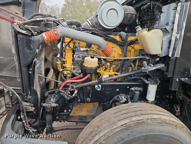 image for item EO4744 2006 Kenworth T600 semi truck