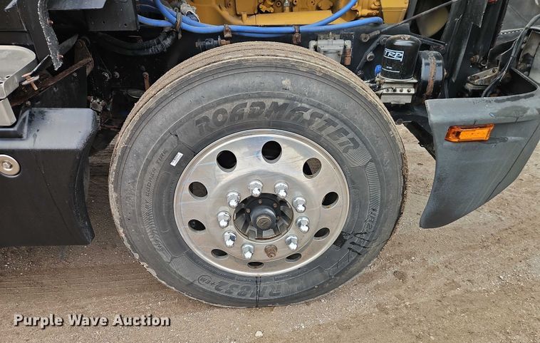 image for item EO4744 2006 Kenworth T600 semi truck