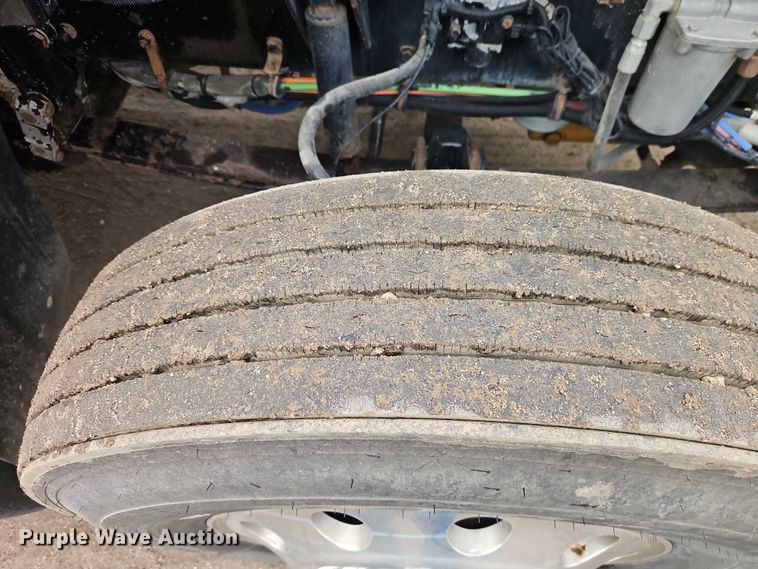 image for item EO4744 2006 Kenworth T600 semi truck