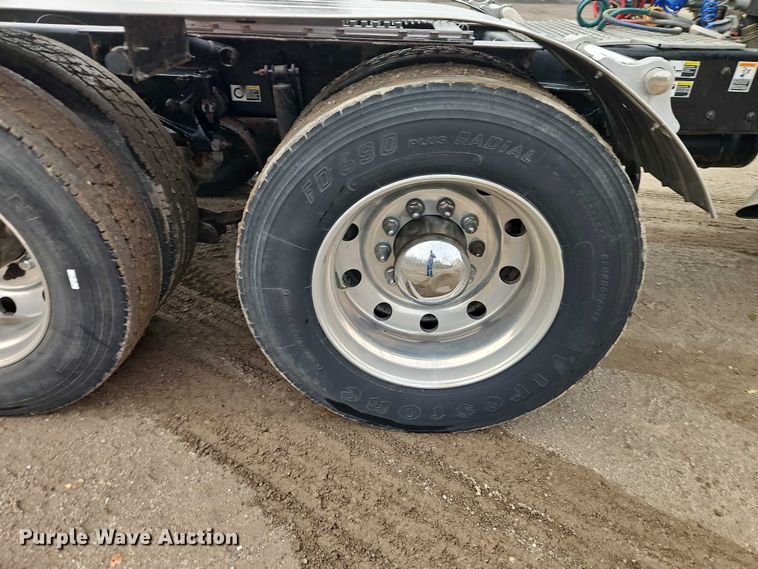 image for item EO4744 2006 Kenworth T600 semi truck