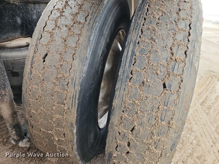 image for item EO4744 2006 Kenworth T600 semi truck