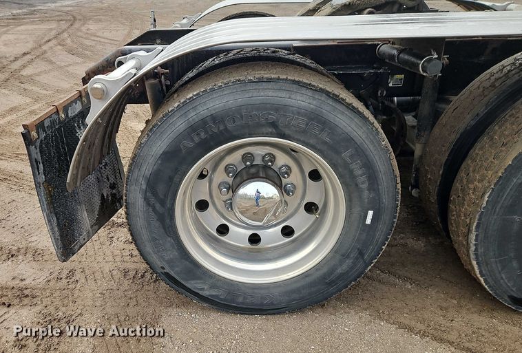 image for item EO4744 2006 Kenworth T600 semi truck