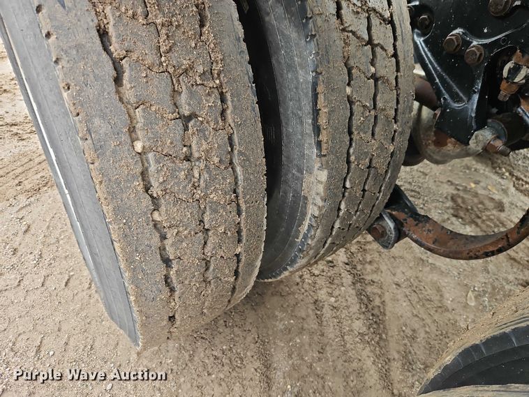 image for item EO4744 2006 Kenworth T600 semi truck