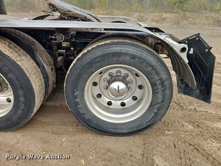 image for item EO4744 2006 Kenworth T600 semi truck