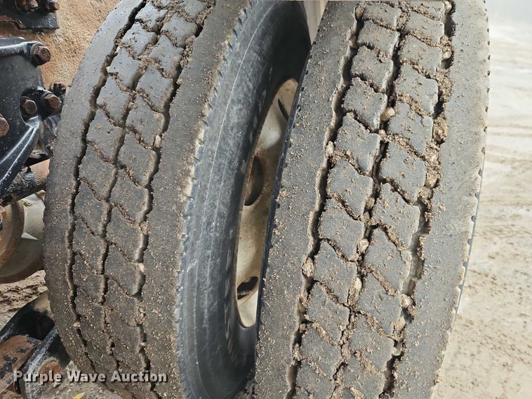 image for item EO4744 2006 Kenworth T600 semi truck