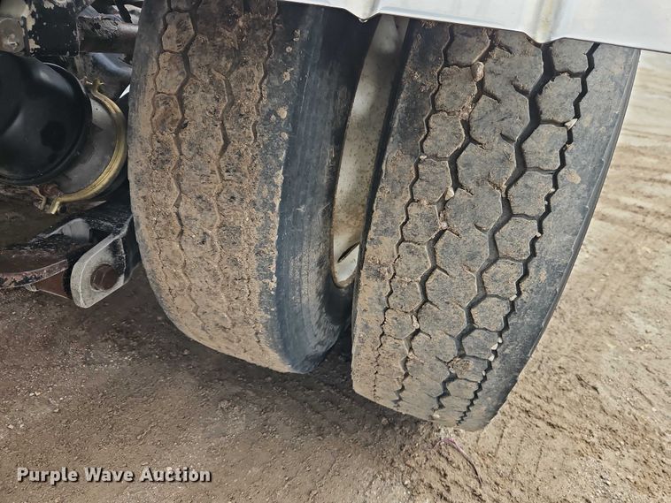 image for item EO4744 2006 Kenworth T600 semi truck