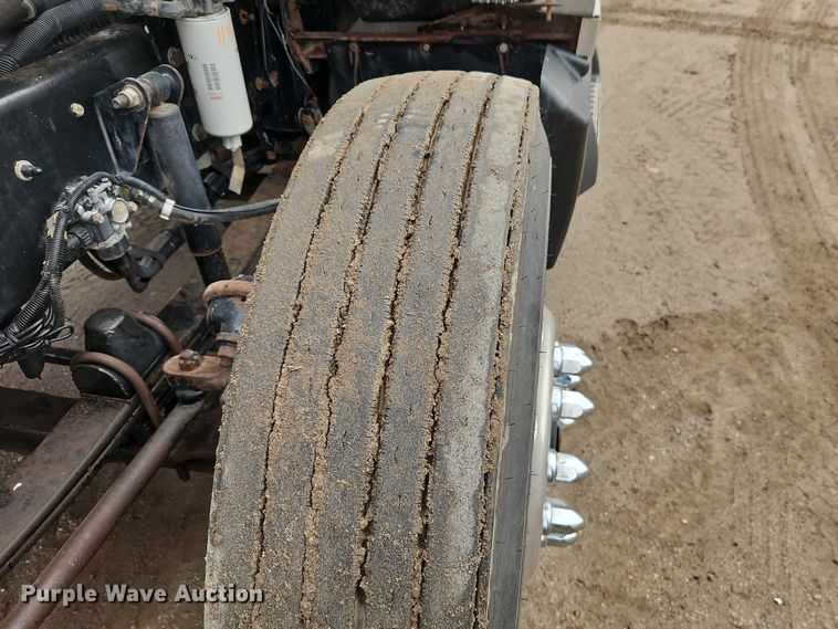 image for item EO4744 2006 Kenworth T600 semi truck