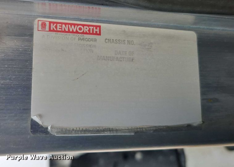 image for item EO4744 2006 Kenworth T600 semi truck