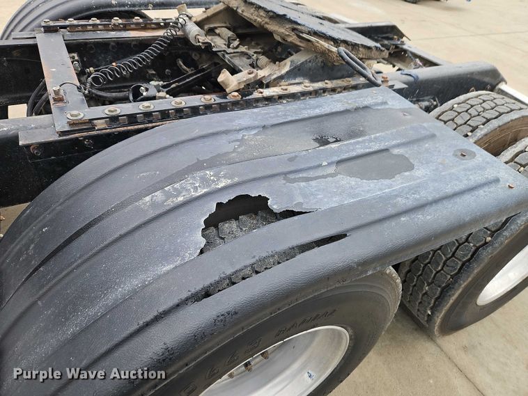 image for item EO4754 2011 Kenworth T800 semi truck