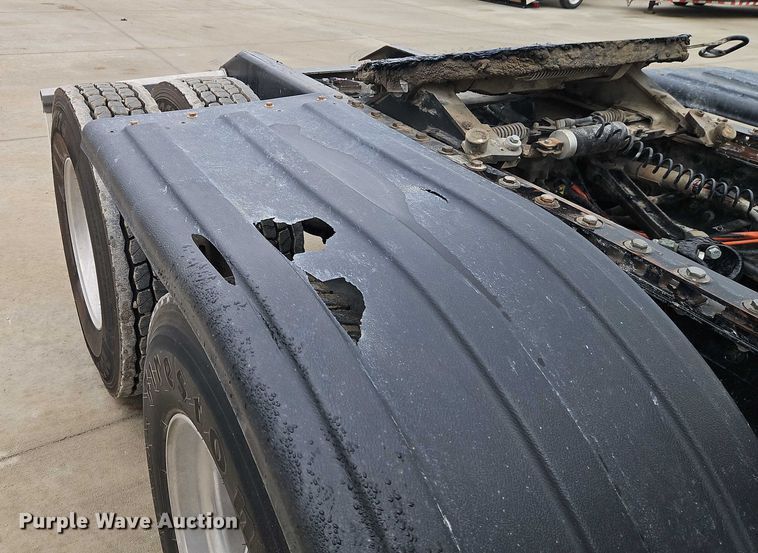 image for item EO4754 2011 Kenworth T800 semi truck