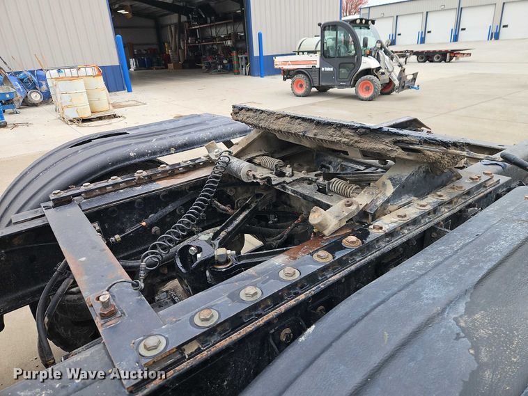 image for item EO4754 2011 Kenworth T800 semi truck