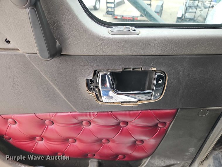 image for item EO4754 2011 Kenworth T800 semi truck