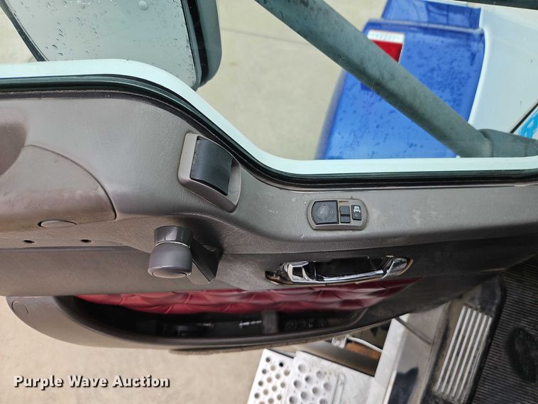 image for item EO4754 2011 Kenworth T800 semi truck