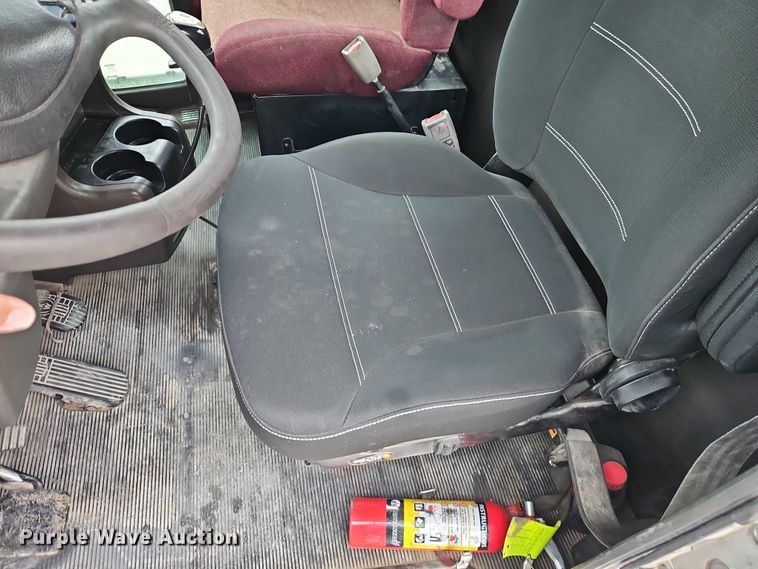 image for item EO4754 2011 Kenworth T800 semi truck