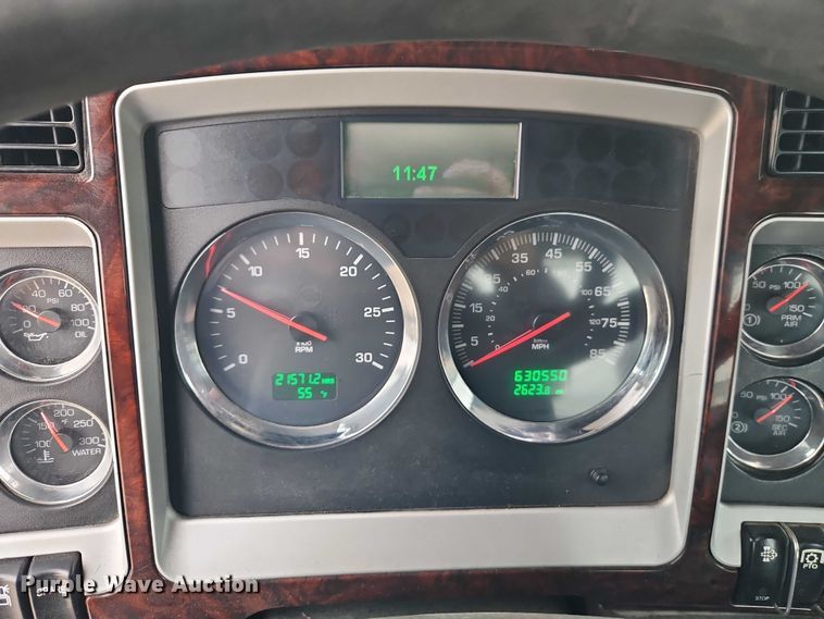 image for item EO4754 2011 Kenworth T800 semi truck