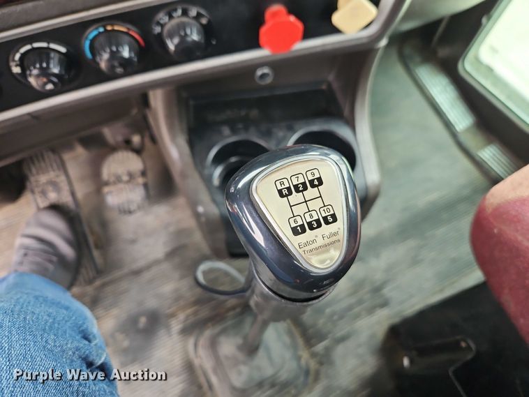 image for item EO4754 2011 Kenworth T800 semi truck