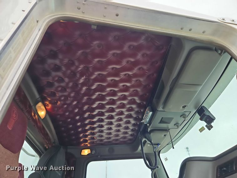 image for item EO4754 2011 Kenworth T800 semi truck