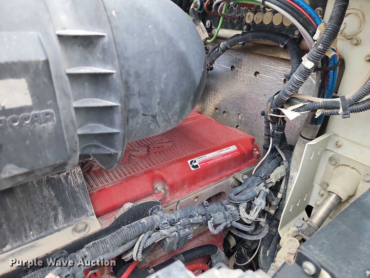 image for item EO4754 2011 Kenworth T800 semi truck