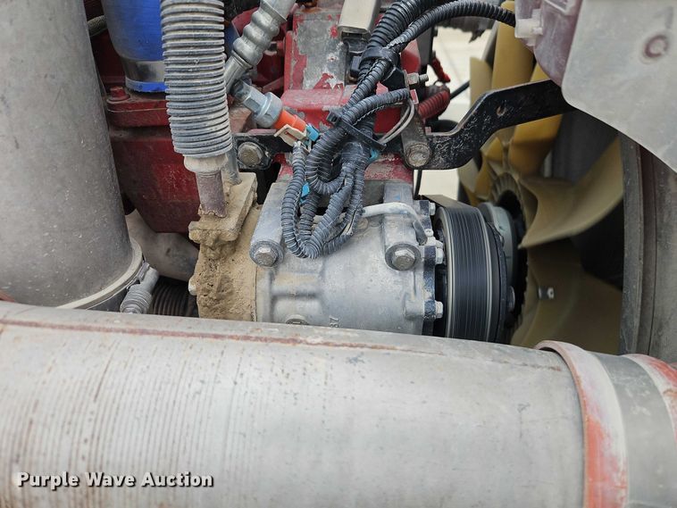 image for item EO4754 2011 Kenworth T800 semi truck