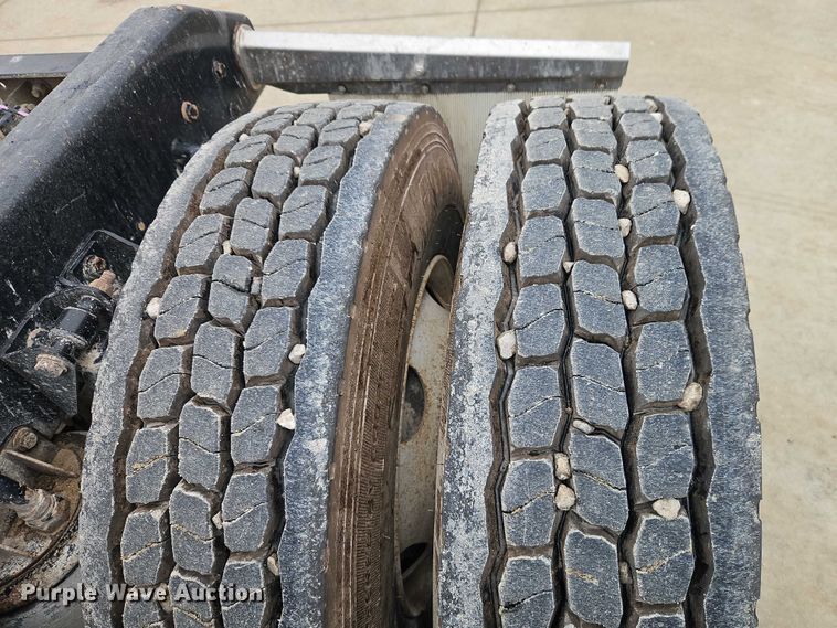 image for item EO4754 2011 Kenworth T800 semi truck