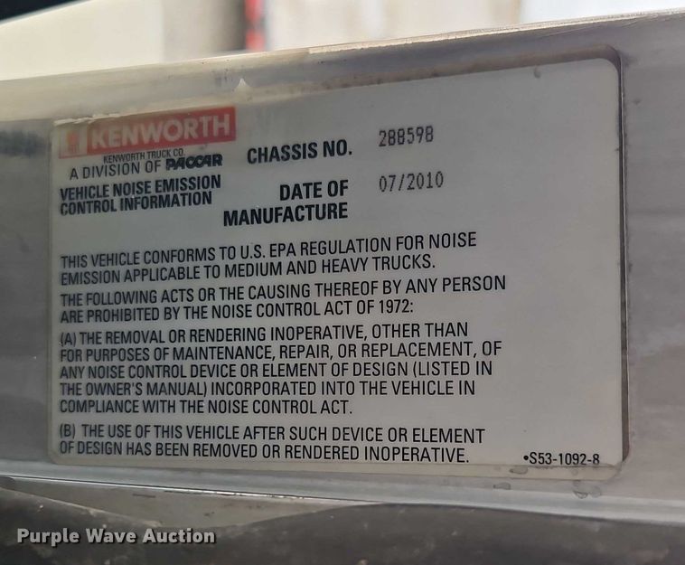 image for item EO4754 2011 Kenworth T800 semi truck