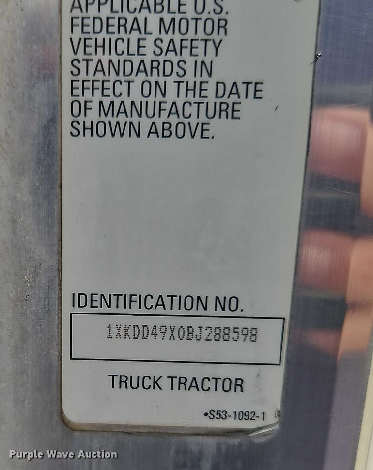 image for item EO4754 2011 Kenworth T800 semi truck