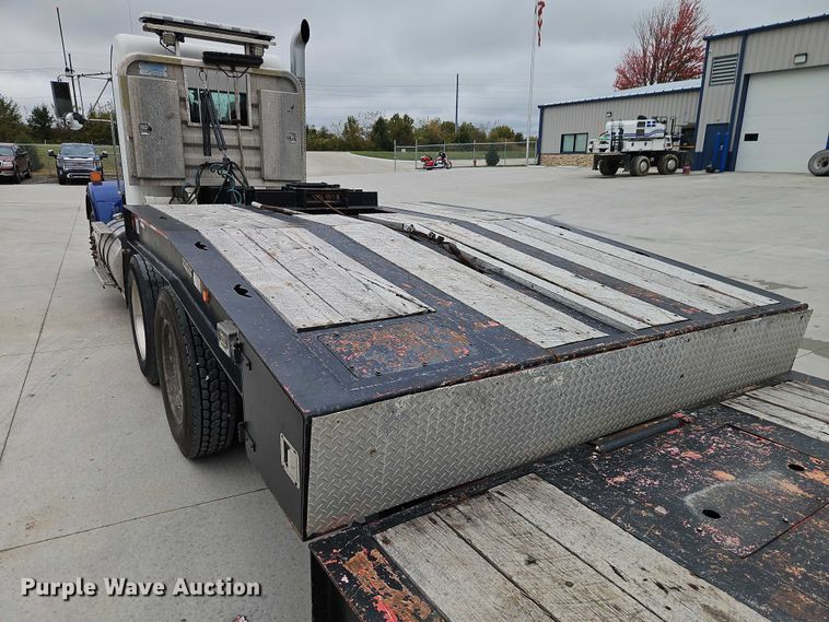 image for item EO4755 2001 Talbert Talbert tilt deck equipment trailer