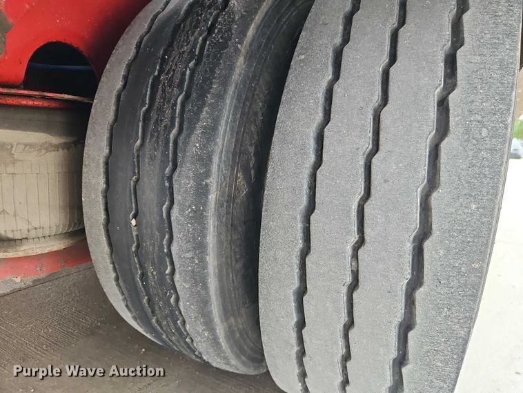 image for item EO4755 2001 Talbert Talbert tilt deck equipment trailer