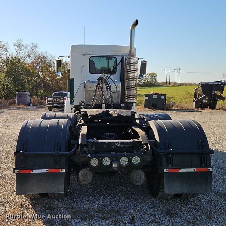 image for item EO4793 2005 Kenworth T800 semi truck