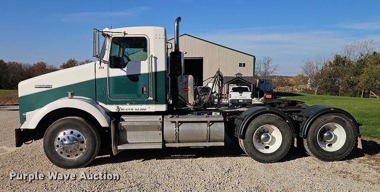 image for item EO4793 2005 Kenworth T800 semi truck